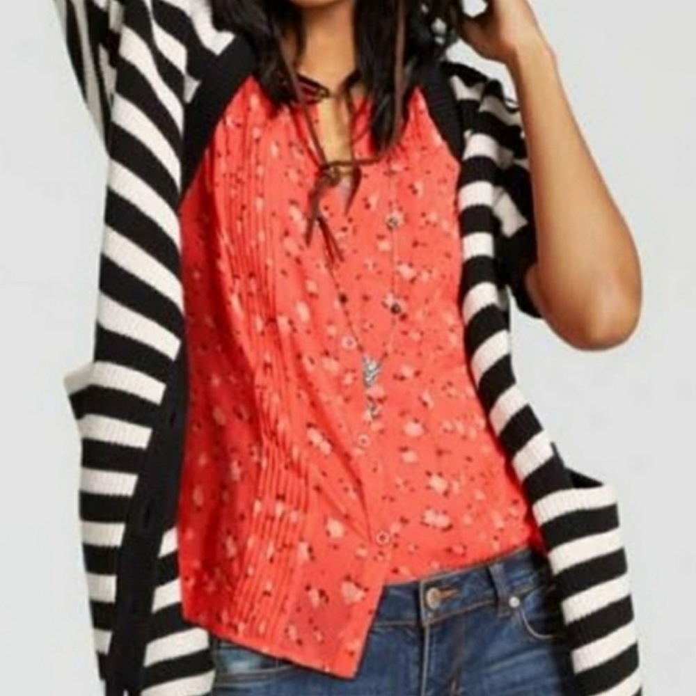 Cabi Pintuck Sleeveless Floral Blouse Tank #5350